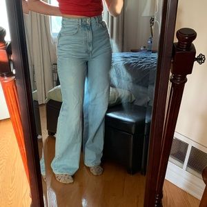High waisted baggy jeans